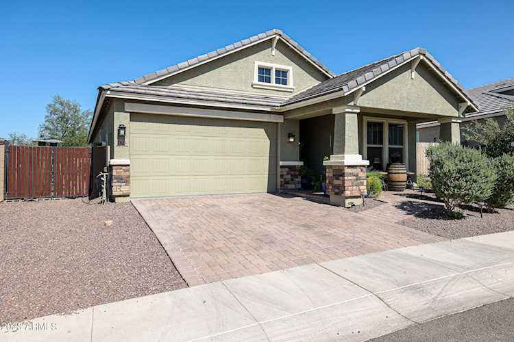 7823 S 23rd Place Phoenix, AZ 85042 | MLS 6573447 Photo 1