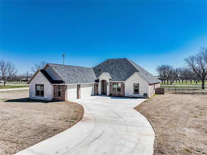 3735 Tremont Lane Granbury, TX 76049