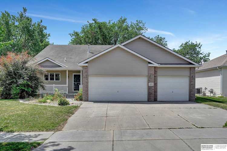 2031 Philadelphia Dr Lincoln, NE 68521 | MLS 22311440 Photo 1