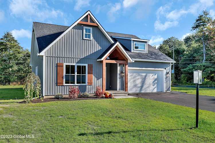 2 Woodland Hill Rd Wynantskill, NY 12198