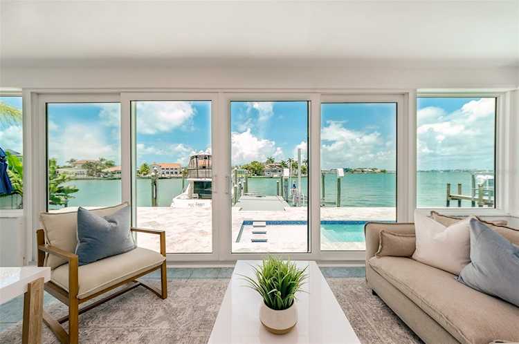 127 Aleta Dr Belleair Beach, FL 33786