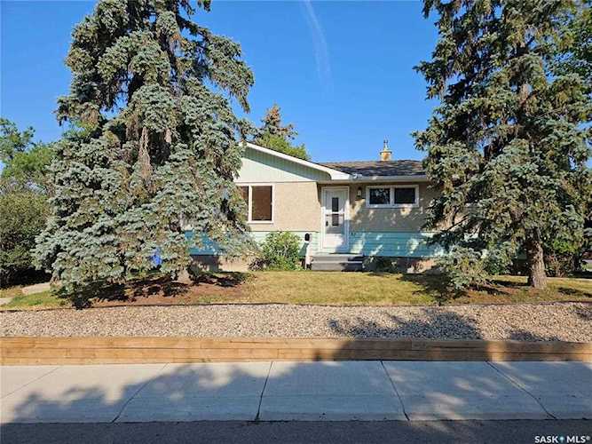 87 Ellison Crescent Regina, SK S4R 4V6