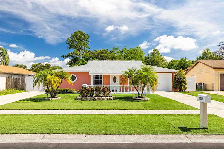 8807 Oak Cir, Tampa, FL 33615