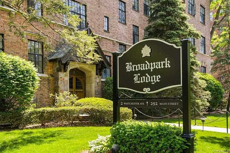2 Westchester Ave #3L White Plains, NY 10601