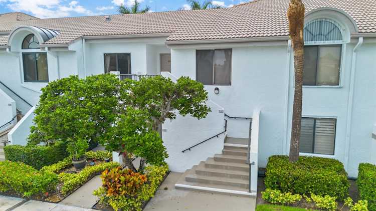7581 Glendevon Lane #1407 Delray Beach, FL 33446