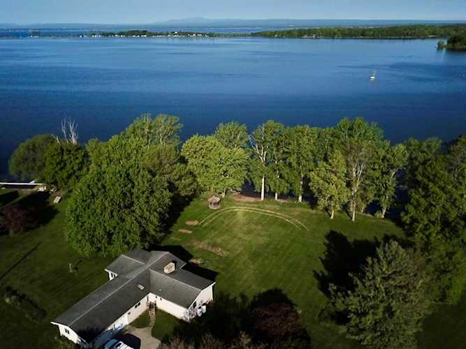 17 Drawbridge Ln Grand Isle, VT 05458