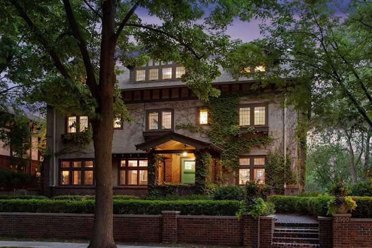 2500 Lake Place Minneapolis, MN 55405