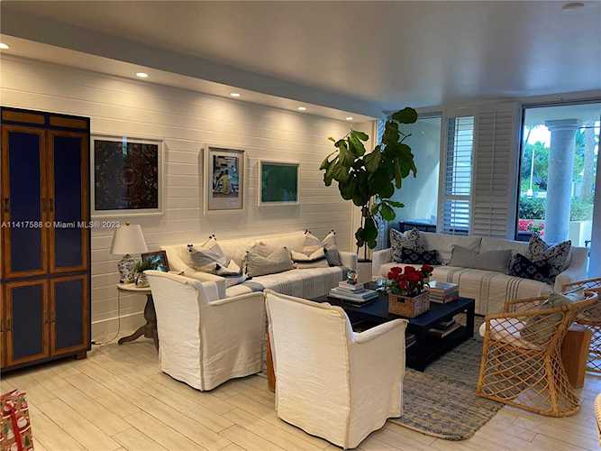 445 Grand Bay Dr #104 Key Biscayne, FL 33149