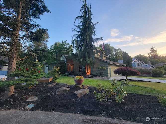 21784 21st Ave W Brier, WA 98036 | MLS® 2057190 Photo 1