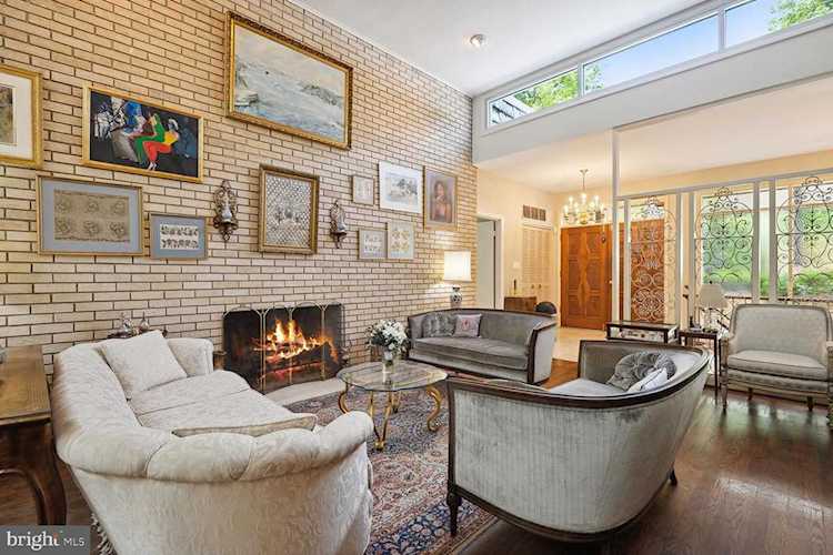 1516 Highwood Dr home for sale in Mclean Photo 1