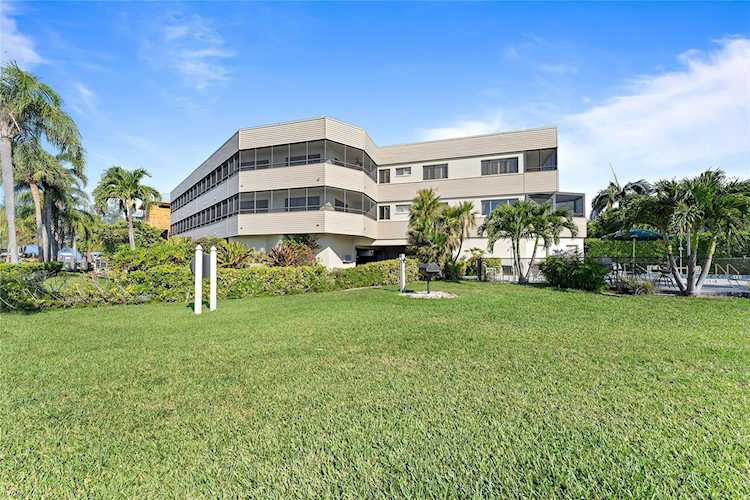 108 9th St S #G Bradenton Beach, FL 34217