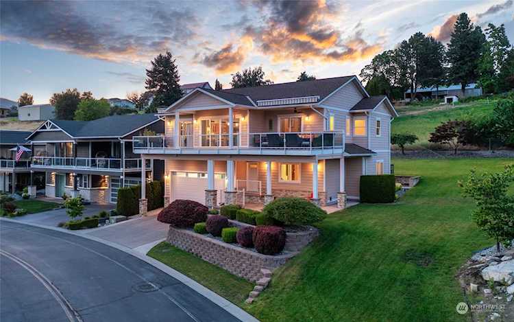 529 Village Dr Manson, WA 98831