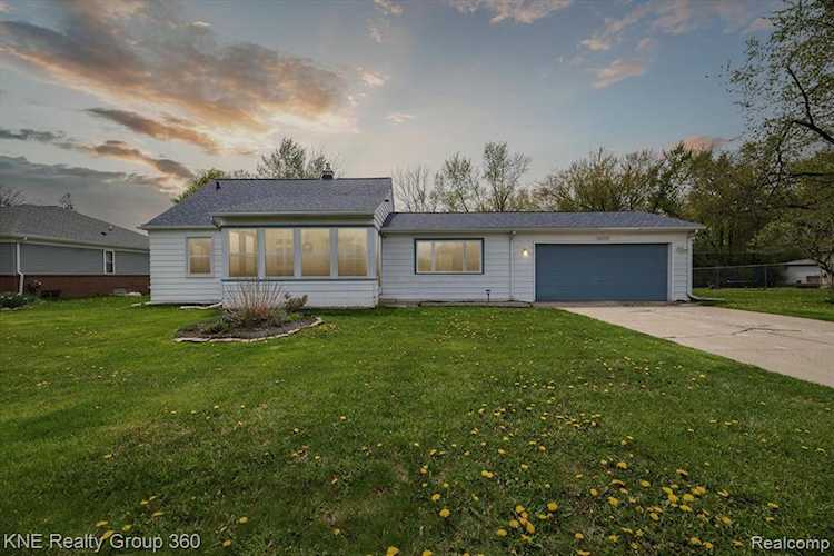 32239 Alameda St in Farmington Hills, MI Photo 1