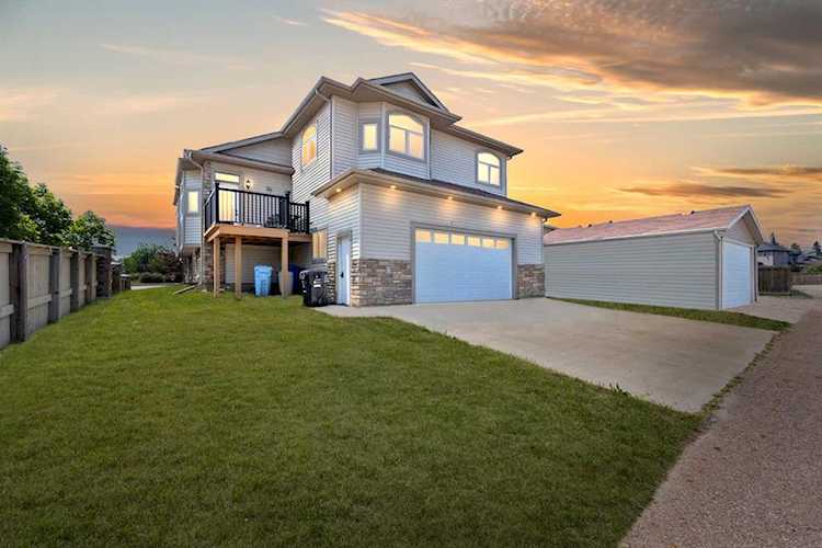 124 Woodpecker Green Fort McMurray, AB T9K 0