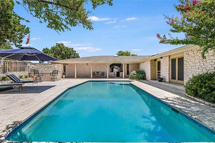 105 Capri Lakeway, TX 78734