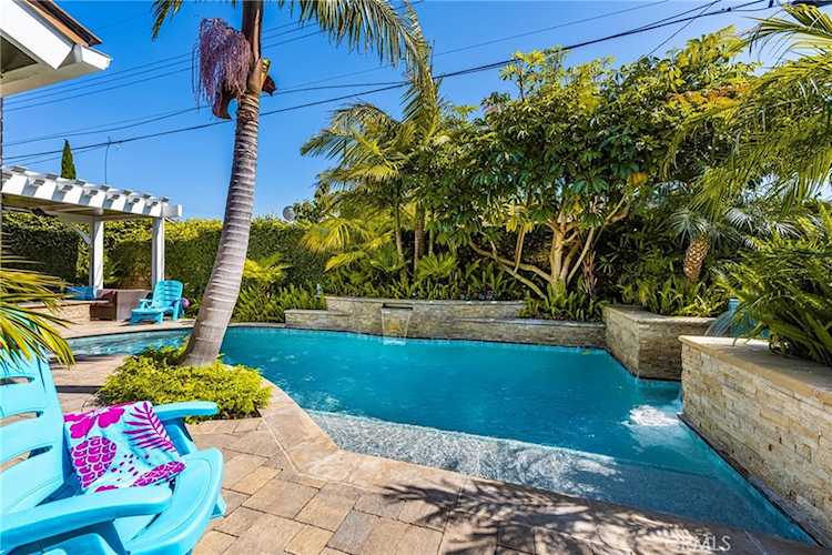 9442 Tiki Circle Huntington Beach, CA 92646