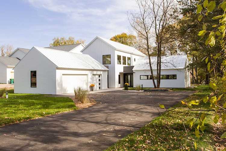 1474 Lincolntown Avenue Mahtomedi, MN 55115
