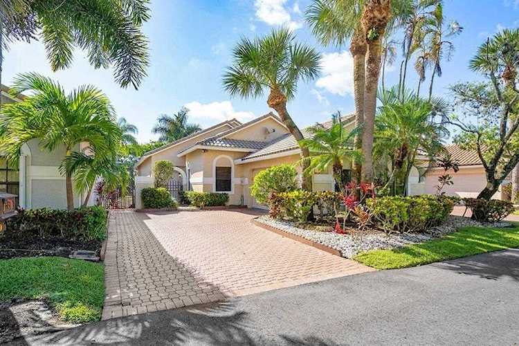 17370 E Via Capri Boca Raton, FL 33496