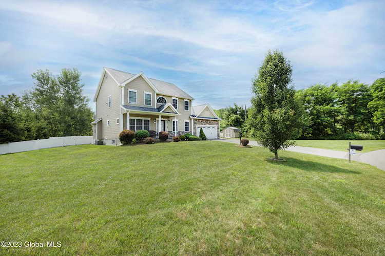 16 Cotton Wood Ln Selkirk, NY 12158