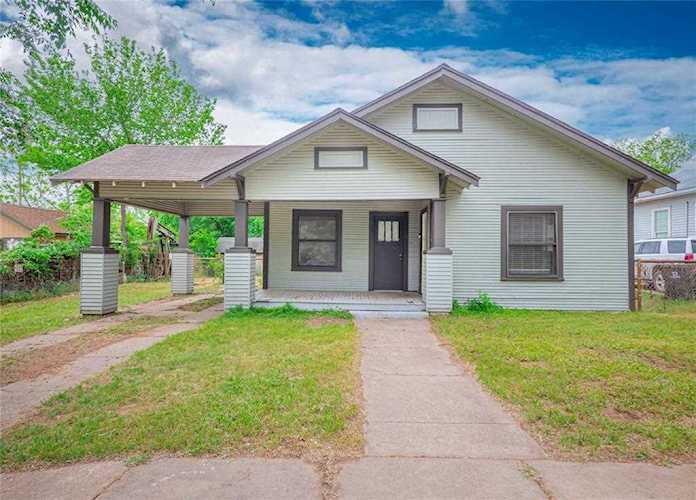 816 E Austin ST Luling, TX 78648