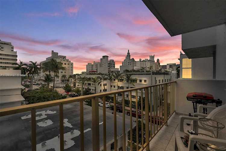 245 18th St #504 Miami Beach, FL 33139