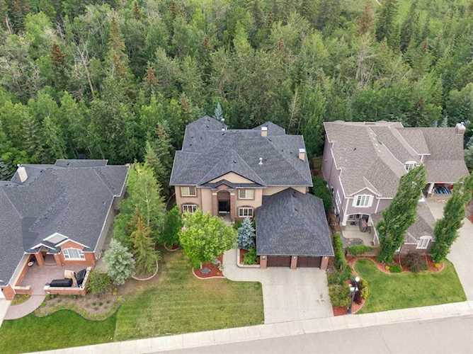 72 Discovery Valley Cove SW Calgary, AB T3H 5H3