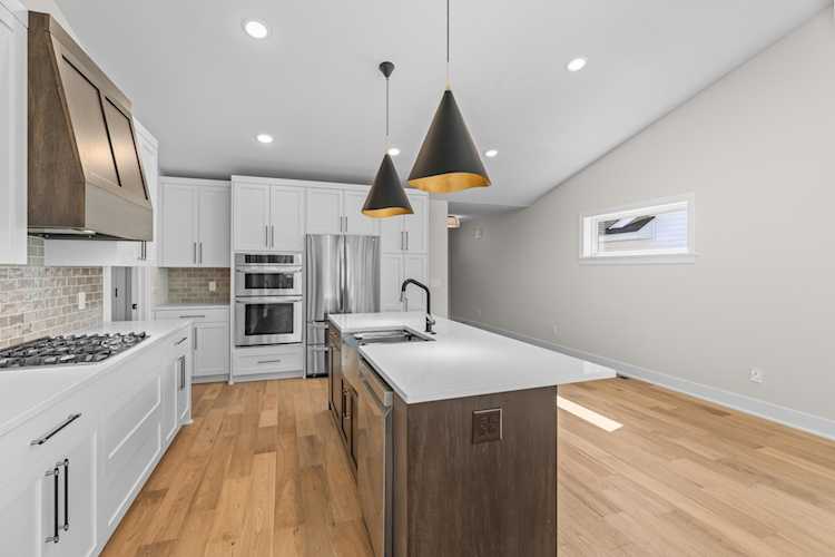 253 Mccarrons Place W Roseville, MN 55113