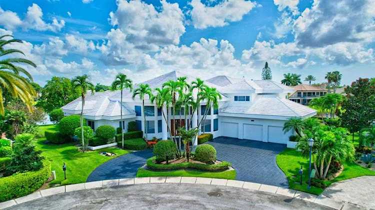 3205 St Charles Place Boca Raton, FL 33434
