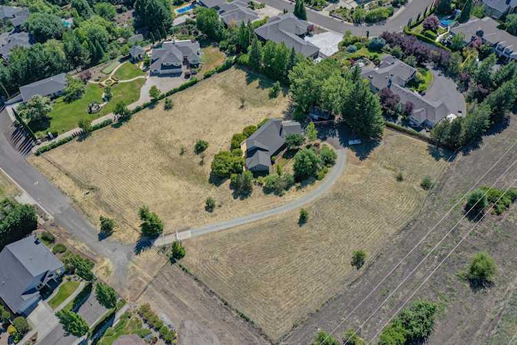 1683 Highcrest Dr Medford, OR 97504
