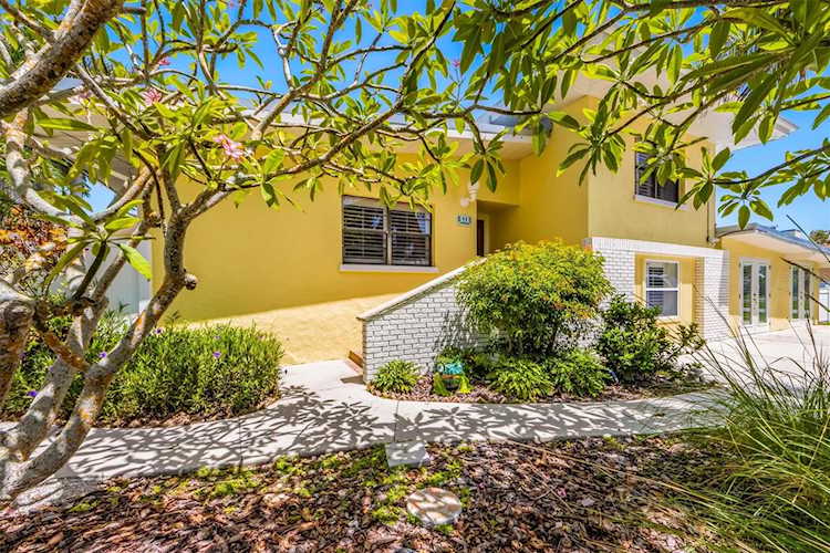522 77th St Holmes Beach, FL 34217