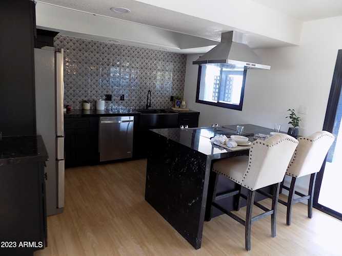 206 E Manhatton Drive Tempe, AZ 85282