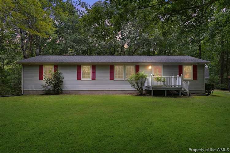 8960 Norseman Ln Gloucester, VA 23061-3174