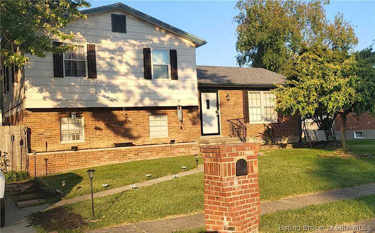 2258 Buckeye Dr Clarksville, IN 47129 | MLS 2022012317 Photo 1