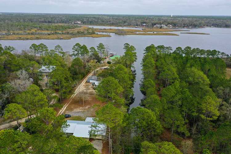 851 Whitfield Rd Freeport, FL 32439