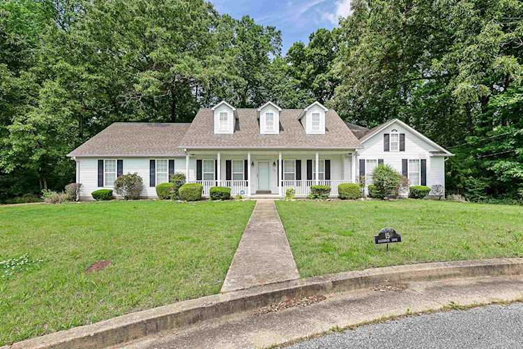 Haltom Real Estate, local REALTORS® Specialize in Selling Homes in Jackson, TN & Surrounding Areas : Madison County, Henderson County, Carroll County, Gibson County, Chester County, Hardeman County, Crockett County Photo 1