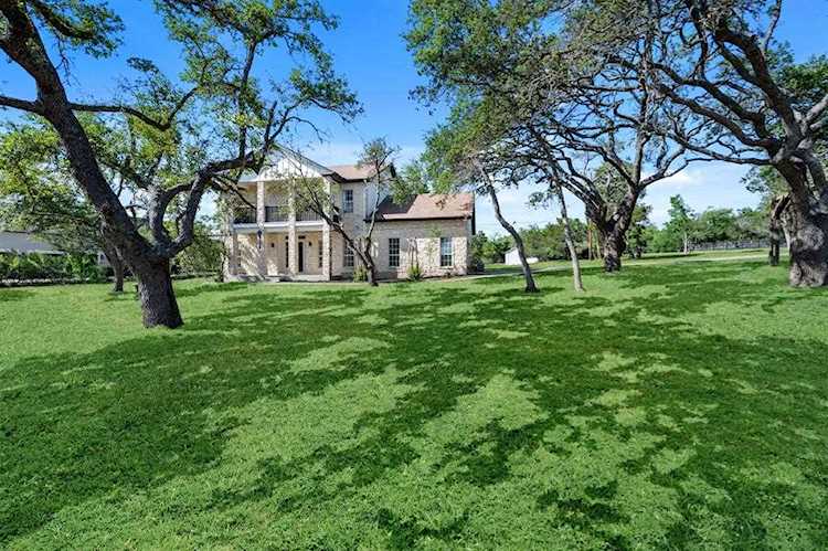 310 Saddle Blanket DR Dripping Springs, TX 78620