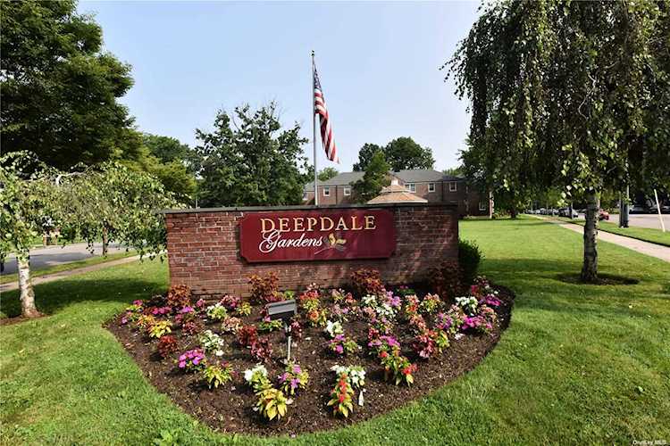252-45 63 Ave #upper Little Neck, NY 11362