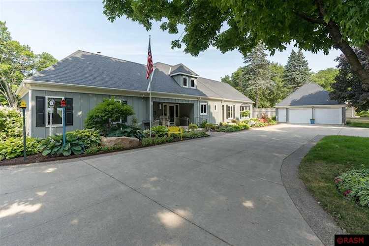 730 S 4th St Le Sueur, MN 56058