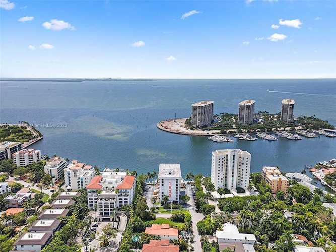 1600 S Bayshore Ln #8C Miami, FL 33133