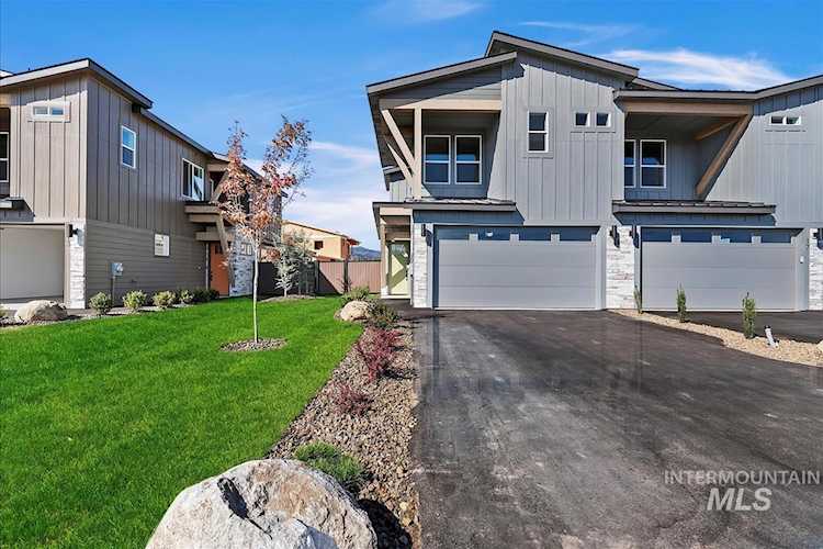 15 North Creek Way Cascade, ID 83611