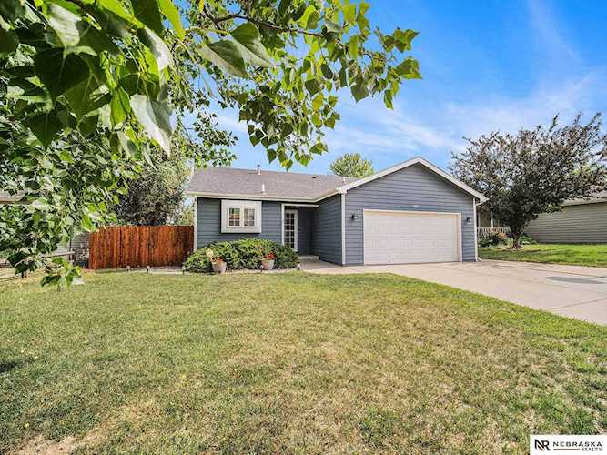1000 W Burt Dr Lincoln, NE 68521 | MLS 22307286 Photo 1