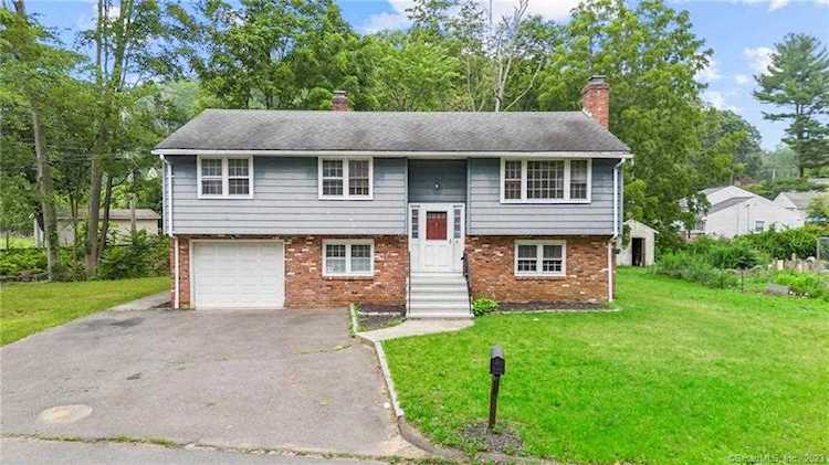 8 Hunt Ln East Haven, CT 06512 | MLS 170584055 Photo 1