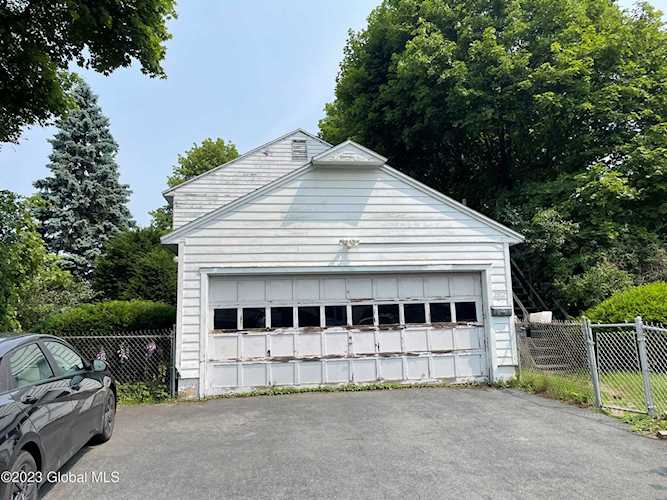 2202 12th St Troy, NY 12180