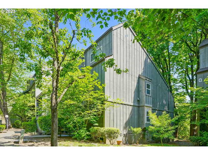 4 Touchstone #107 Lake Oswego, OR 97035