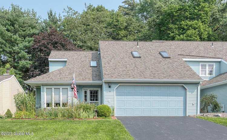 101 Brightonwood Rd Glenmont, NY 12077