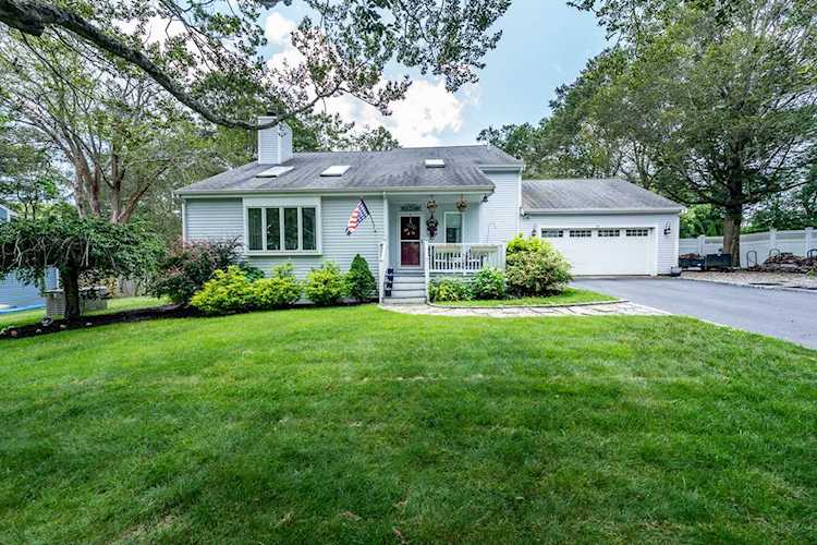 23 Redwood Circle Mashpee, MA 02649