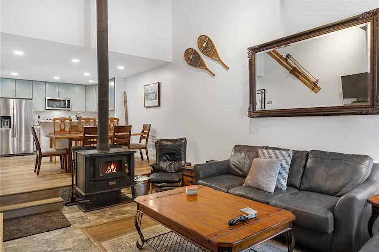 2252 Meridian Blvd. Unit #39 Mammoth Lakes, CA 93546 | MLS 230206 Photo 1