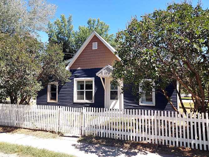 106 Clayton St Plains, MT 59859