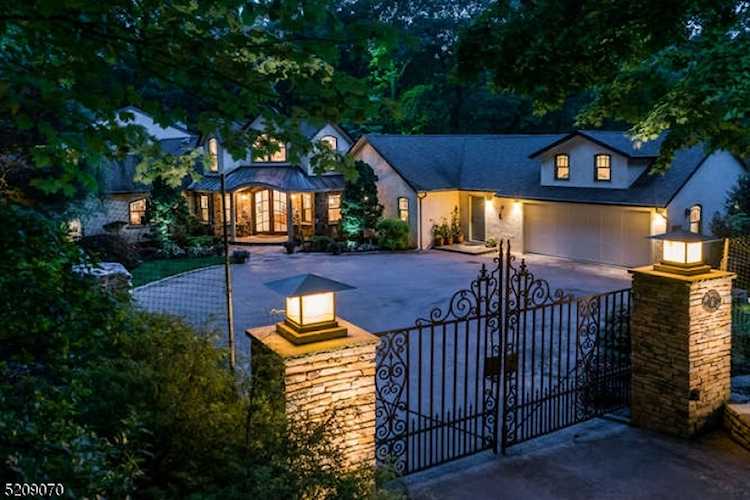 6 Gravel Hill Ter Kinnelon Boro, NJ 07405