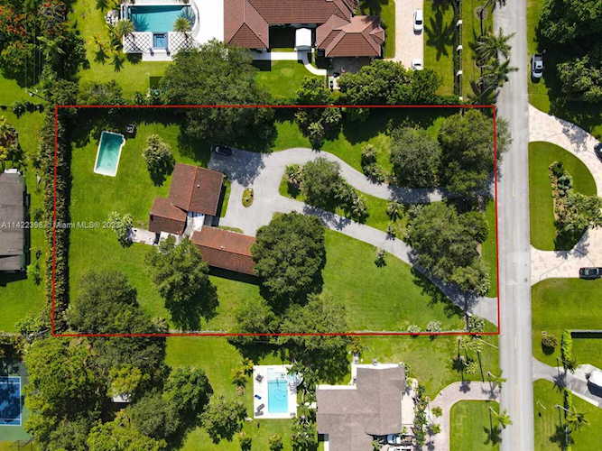 9321 SW 106th St Miami, FL 33176